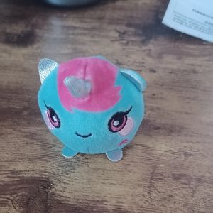 Pikmi Pops Surprise Scented Plushie beanie keychain